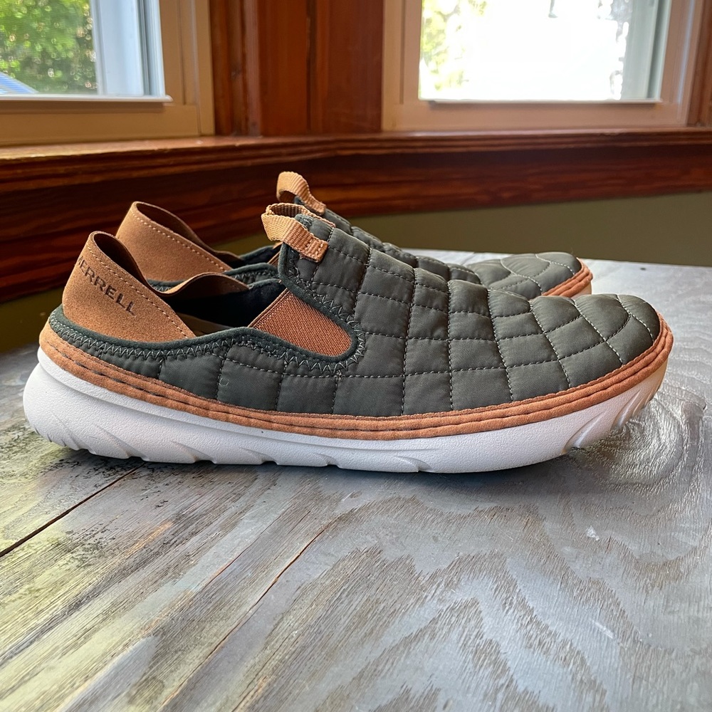 NWOT Merrell Hut Moc shoes | size 9